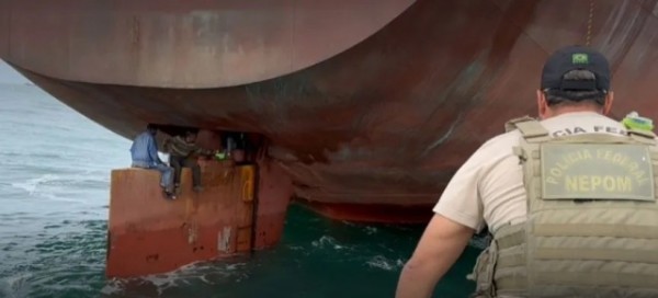 PF resgata quatro pessoas escondidas há 12 dias em navio que saiu da Nigéria para o Brasil