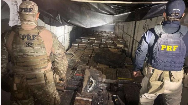 Carreta com mais de 5 toneladas de maconha é apreendida