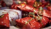 Confira os tipos de amigo secreto para inovar neste final de ano