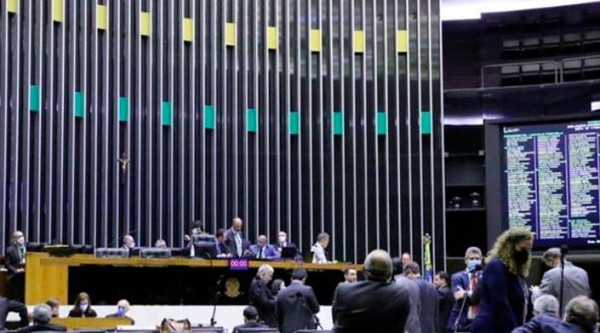 Confira como cada deputado federal votou na PEC do estouro