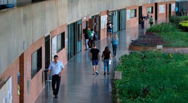 Governo federal anuncia reajuste de 40% nas bolsas de mestrado e doutorado