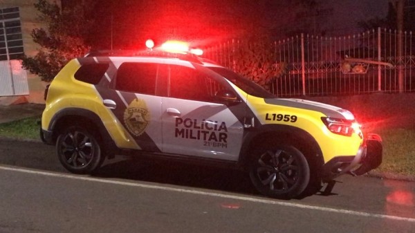 Homem é detido após tentar agredir policial em conflito familiar