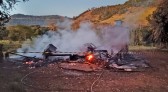 Incêndio destrói residência de madeira no interior de Riqueza