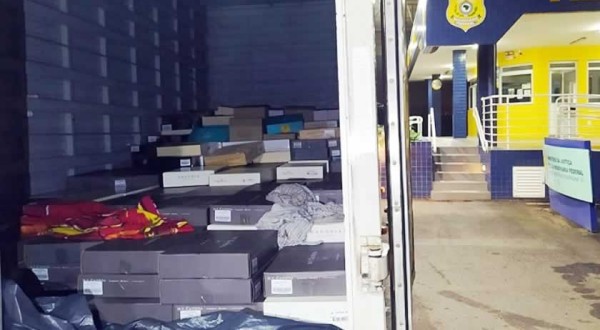 PRF apreende mais de mil garrafas de vinho importadas irregularmente na BR 163