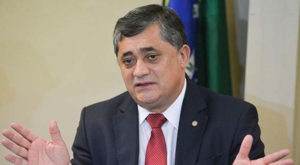 Governo adia envio das novas regras fiscais ao Congresso para terça-feira
