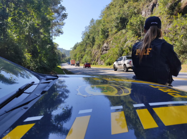 Uso do cinto de segurança será foco da PRF durante feriado