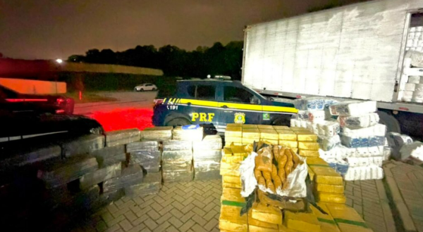 PRF apreende mais de duas toneladas de maconha escondidas em carga de papel higiênico