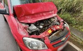 Mulher e duas crianças ficam feridas em colisão entre carro e caminhão na PR-566