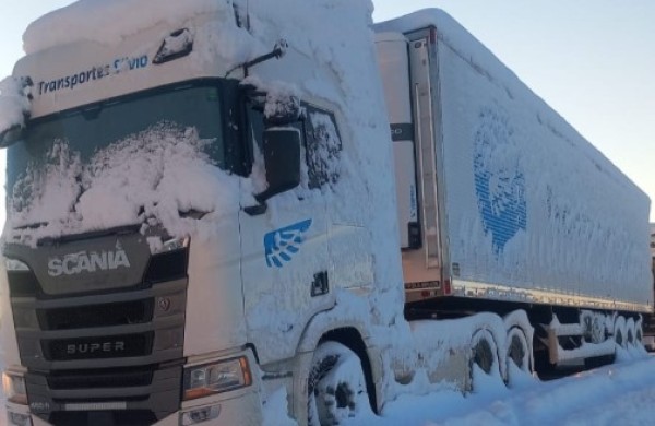 Neve deixa cerca de 50 caminhões de empresa de Concórdia retidos na fronteira entre Argentina e Chile