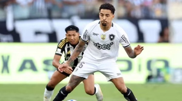 Atlético-MG derrota Botafogo e vence a primeira no Brasileirão