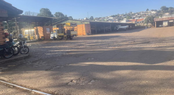 Funcionário da Prefeitura é preso acusado de agredir cachorro na garagem municipal