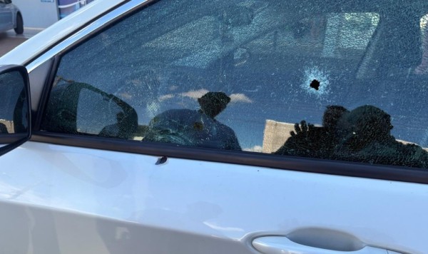 Tentativa de latrocínio termina com homem baleado no centro