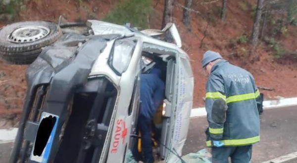 Veículo da Saúde de Campo Erê se envolve em acidente na BR-282