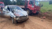 Colisão frontal entre carro e caminhão deixa duas pessoas feridas na zona rural