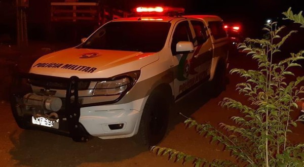 Homem nu invade casa e tenta estuprar mulher