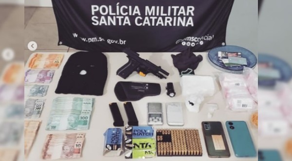 Operação policial prendem criminosos e drogas e armas são apreendidas no Oeste de SC