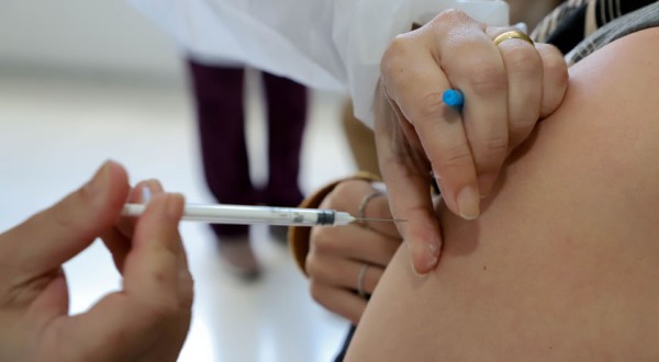 Todos os municípios já estão aplicando a vacina contra a gripe para maiores de seis meses