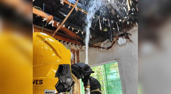 Corpo de Bombeiros atende princípio de incêndio atinge em residência no Bairro Santa Mari