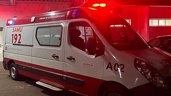 Briga de casal termina com homem e mulher esfaqueados