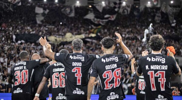 Vasco reage no segundo tempo, vira sobre o Fluminense e faz festa no Maracanã