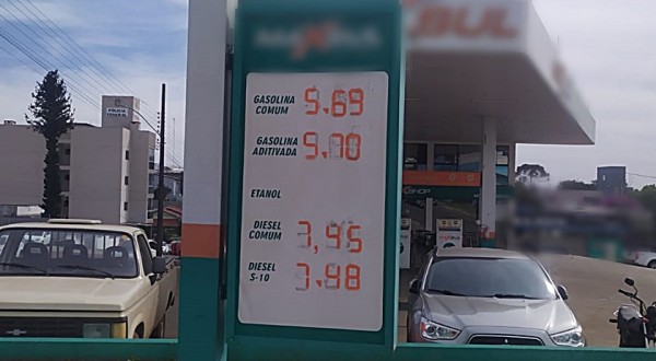 Preço do combustível fica menor na bomba com a redução do ICMS pelos governos estaduais