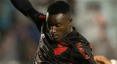 Viveros marca duas vezes e Athletico-PR vence o Santos na Vila Belmiro