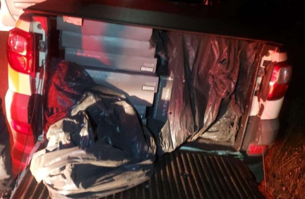 Polícia Militar apreende 419 garrafas de vinho e veículo por descaminho