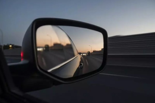 Nova lei dos retrovisores já vigora para todos os veículos do país; veja cuidados e o que muda