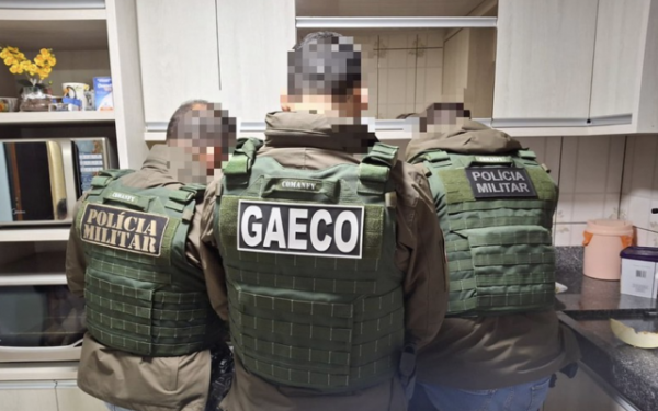 Operação do GAECO afasta 17 servidores e investiga fraude em concursos públicos no Oeste de SC