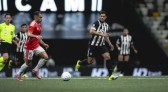 Atlético-MG vence o Internacional e conquista primeira vitória no Brasileirão 2026