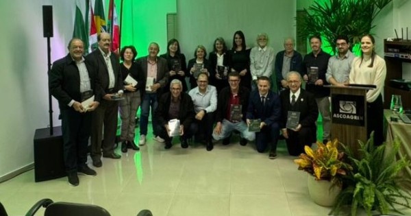 Livro 50 anos da Ascoagrin é oficialmente lançado em solenidade festiva