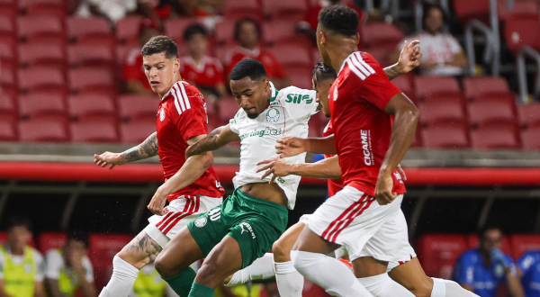 Palmeiras bate o Inter no Beira-Rio e assume a liderança do Brasileirão