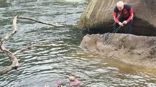 Homem morre afogado após mergulhar em cachoeira em SC