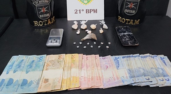 ROTAM prende homem com crack, maconha e cocaína quando fazia entrega da droga