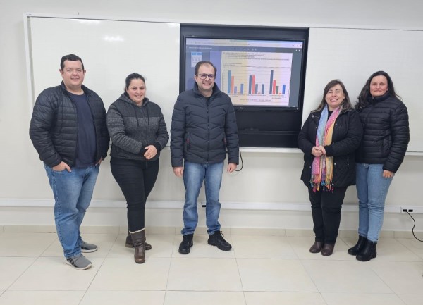 CPA apresenta resultados da avaliação institucional para a direção da Unetri