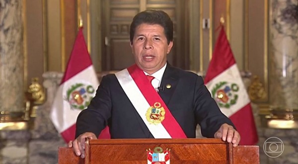 Presidente do Peru é destituído e preso após tentar fechar o Congresso Nacional