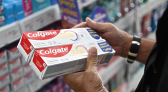 Colgate anuncia fim de produção do creme dental Clean Mint após reações alérgicas