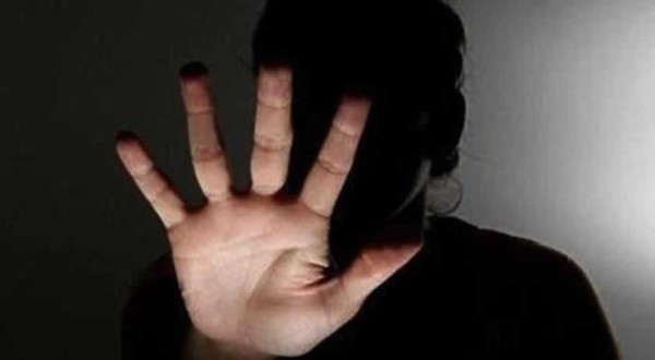 Bêbado chama a polícia após esposa fugir com o filho e ele mesmo acaba preso