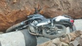 Motociclista fica ferido ao cair em vala no Oeste de Santa Catarina