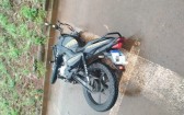 Carro e moto se envolvem em colisão no Novo Bairro e motociclista é conduzido ao hospital