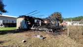 Mãe acorda com gritos de vizinhos e salva filhos de incêndio em residência