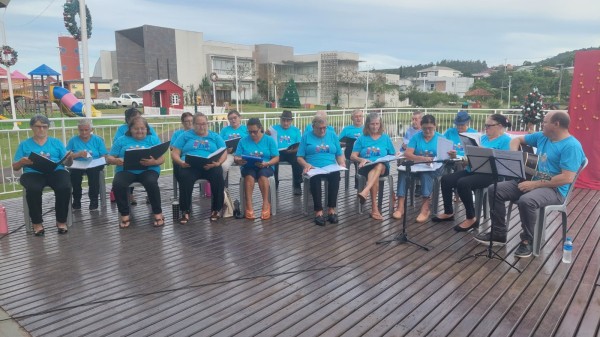 Música e emoção marcam apresentações do coral e orquestra Municipal