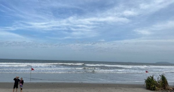 Criança é encontrada morta após ser arrastada pela correnteza em praia de Itapoá
