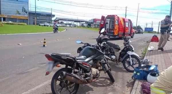 Duas motociclistas ficam feridas em acidente