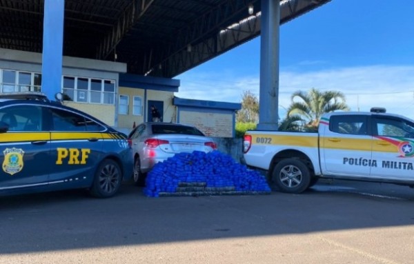 300 kg de maconha são apreendidos em carro roubado na BR-153