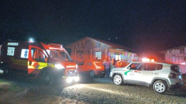 Homens são encontrados mortos dentro de casas no Meio-Oeste de SC