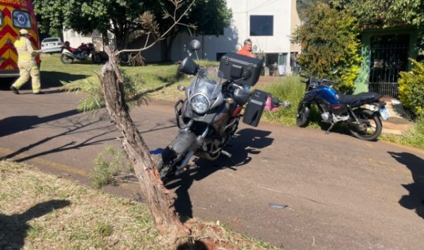 Dois ficam feridos após colisão entre duas motos