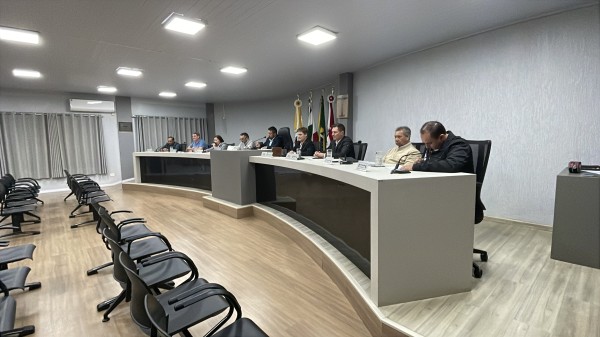Presidente da Câmara destaca chegada de micro-ônibus e novos recursos para o município
