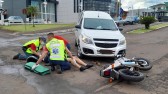 Motociclista fica ferido em acidente no centro