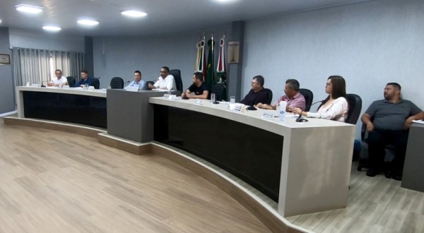 Projeto de lei que concede reajuste salarial à funcionários públicos é aprovado em segundo turno